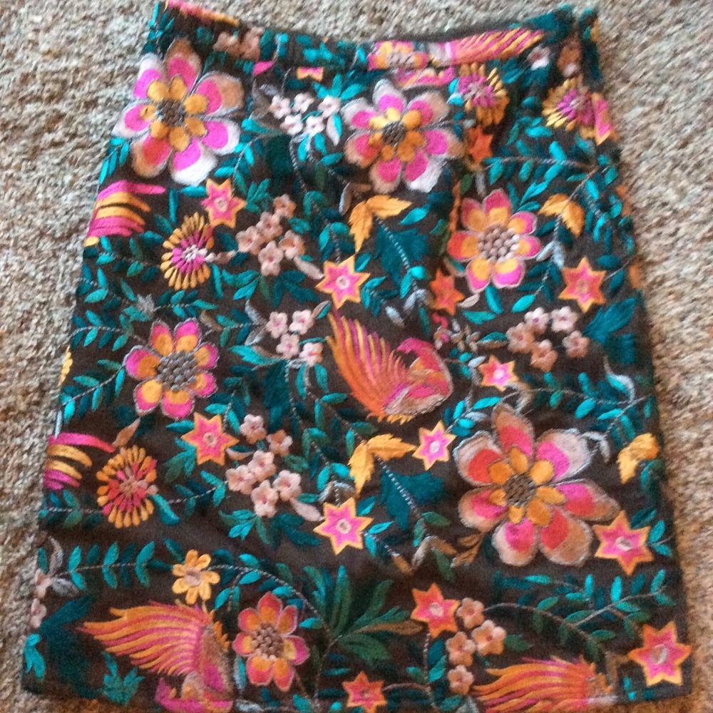 Baraschi pencil skirt embroidered floral. Sz 2